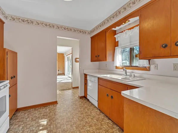 10531 West Upham AVENUE, Hales Corners, WI 53130