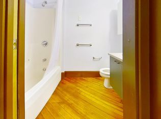 211 N Neil St APT 202, Champaign, IL 61820