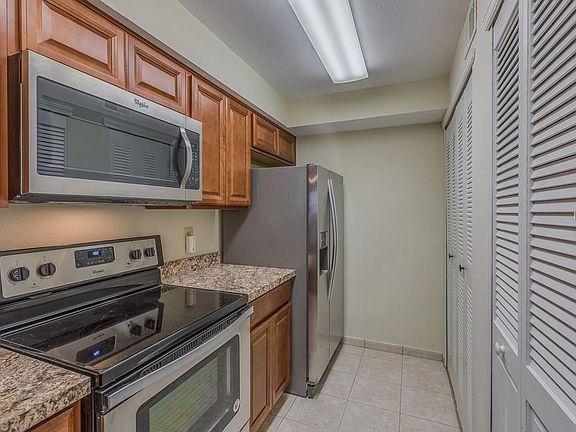 5th image of 3002 Bonaventure Cir APT 102