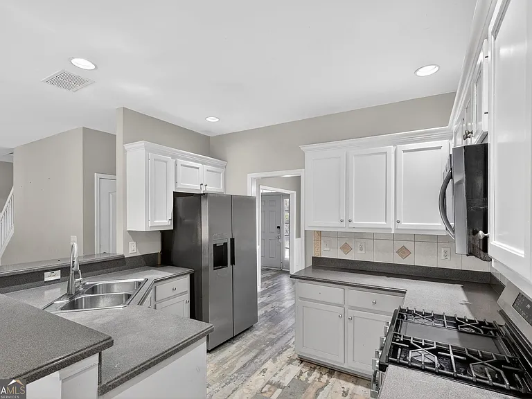 1136 Mason Lee Ave — Photo 16