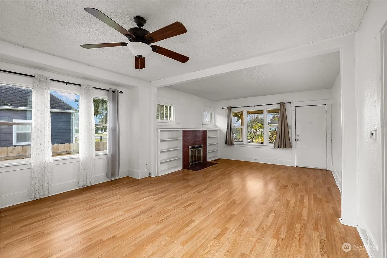 4 bed, 2153 sqft, $3,100 — Photo 3