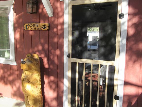5th image of 898 Castle Ln