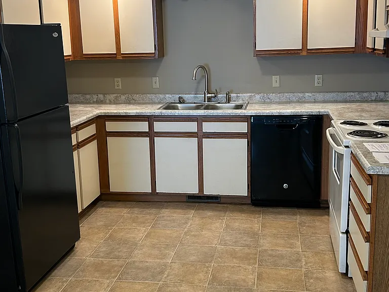 4257 S Broadway Ave — Photo 3