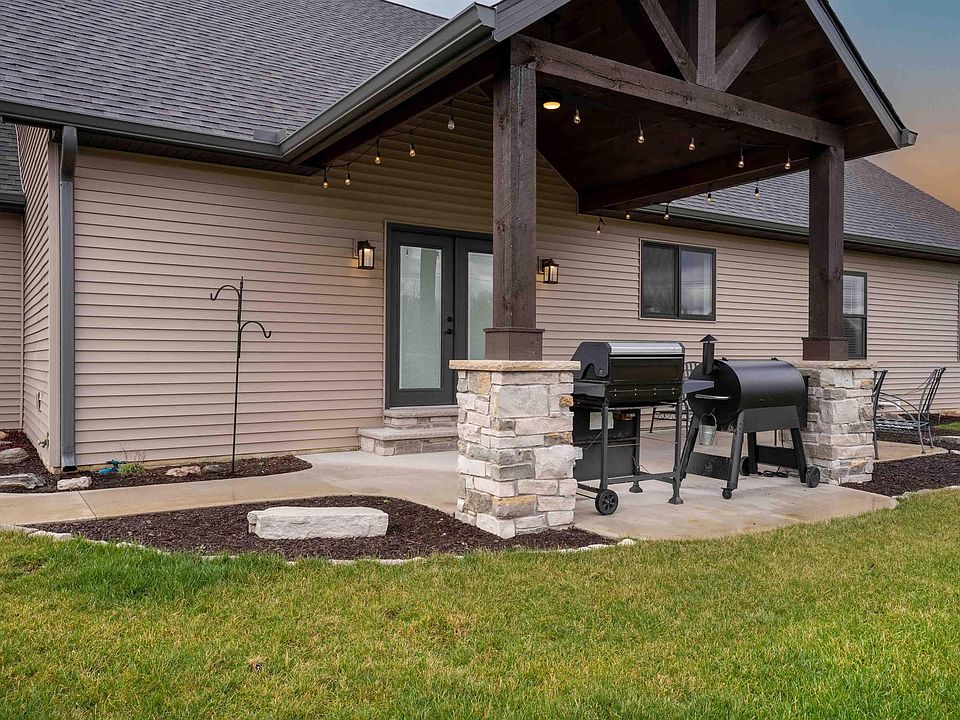 4 Whispering Pines Ln, Congerville, IL 61729 Zillow