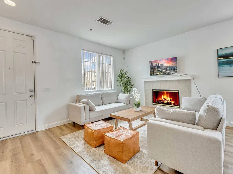 7476 Peppertree Ln — Photo 7