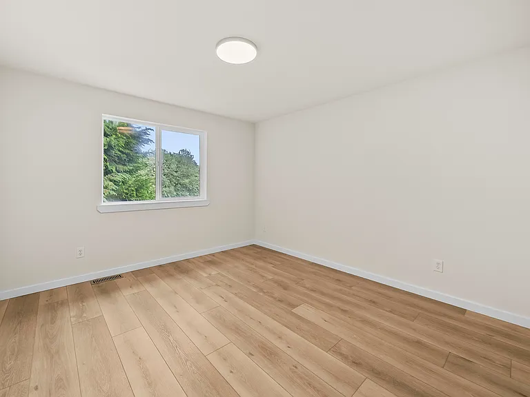 4938 Old Oak St SE — Photo 18