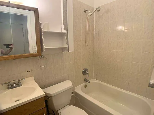 Rented by Tapiro Realty | media 8