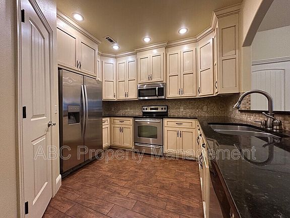 5th image of 1607 Park St