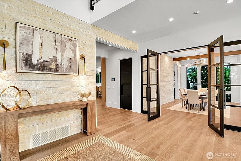 4th image of 5632 NE 55th Street