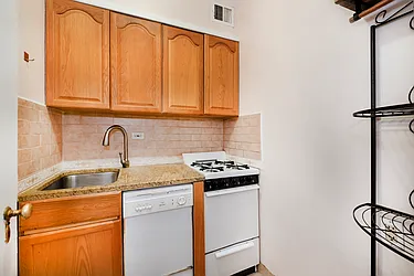 Rented by R New York