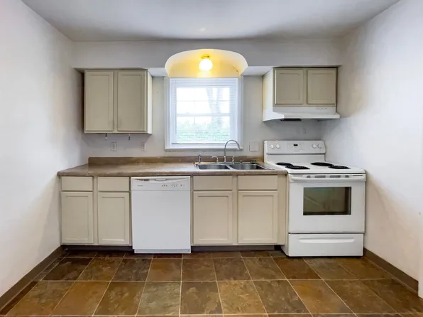 1512 N Woodridge Ave, Muncie, IN 47304