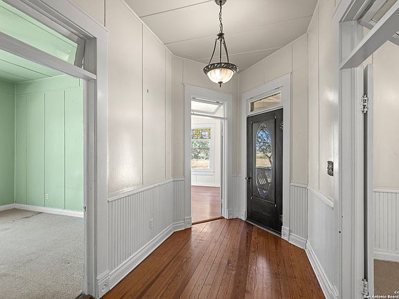 4th image of 807 S Eagle St