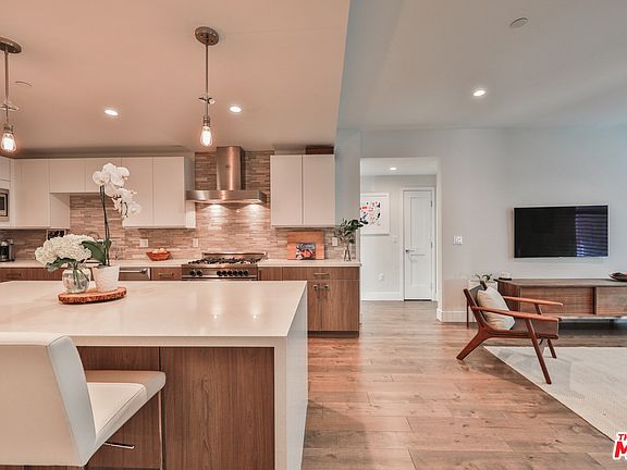 2nd image of 3715 W San Marino St #204