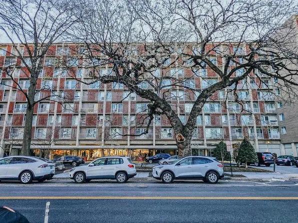 800 4th St SW APT S402, Washington, DC 20024