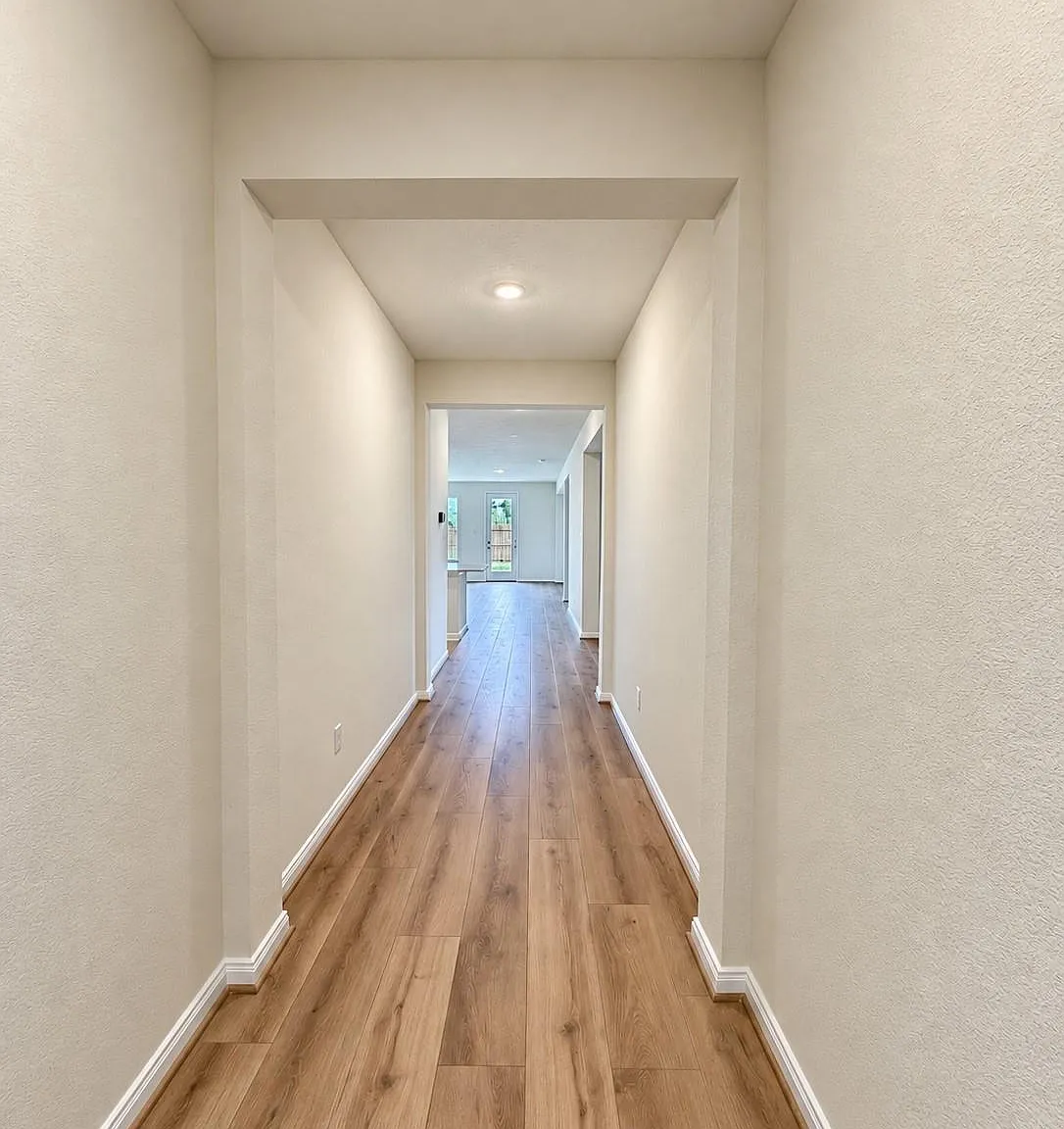 3 bed, 2.0 bath, 2003 sqft, $2,500 — Photo 4