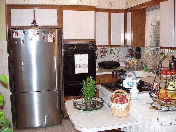 4th image of 1060 Quincy Ave