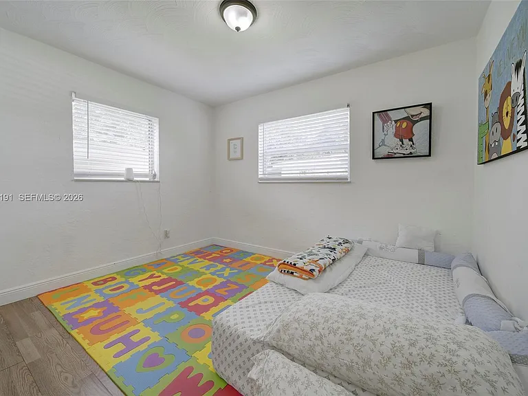 6433 SW 25th St — Photo 10