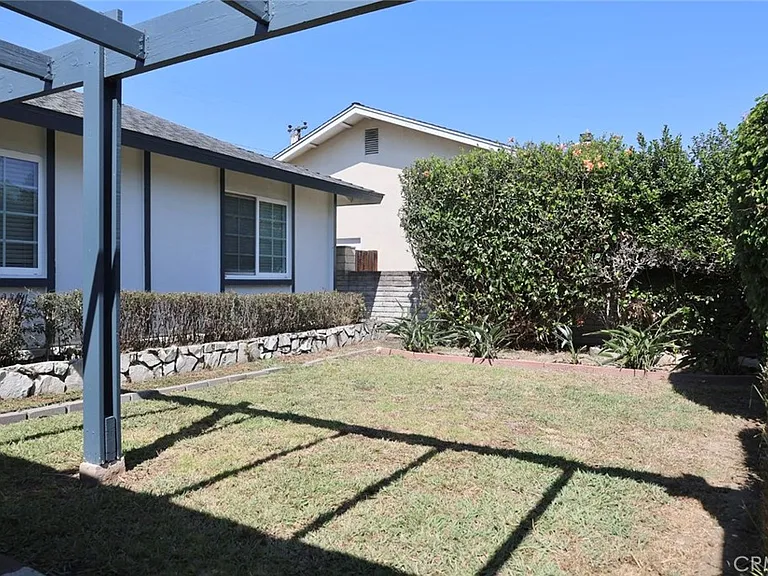 7611 Rhone Ln — Photo 4