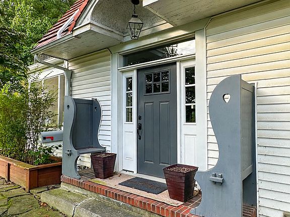 4th image of 211 S Decatur St