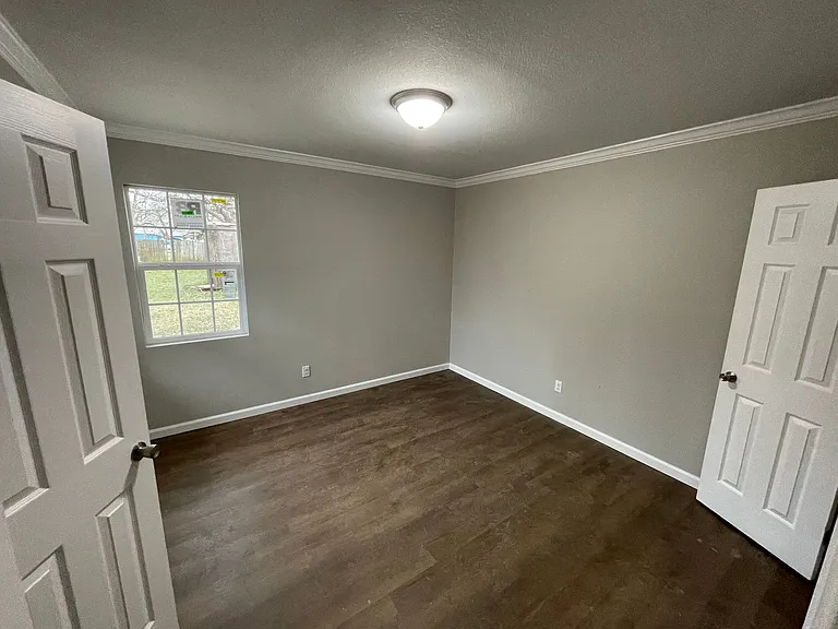 4201 Lamar Ave — Photo 9