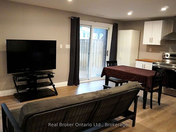 4th image of 1009 Wright Dr