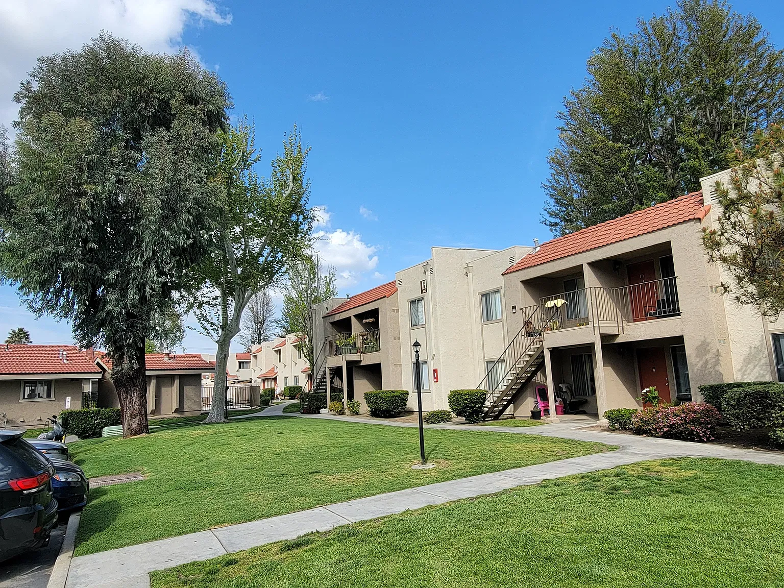 Sierra Vista Apartments — Photo 2