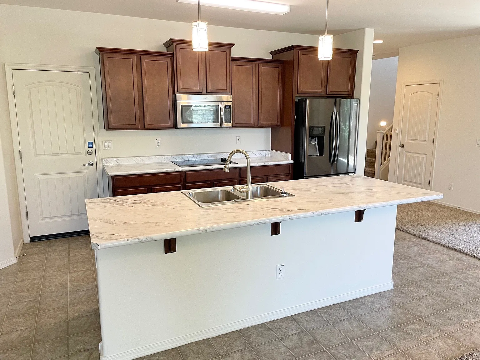 Beautiful 4-Bedroom, 3-Bathroom Home in Goodyear!! — Photo 4