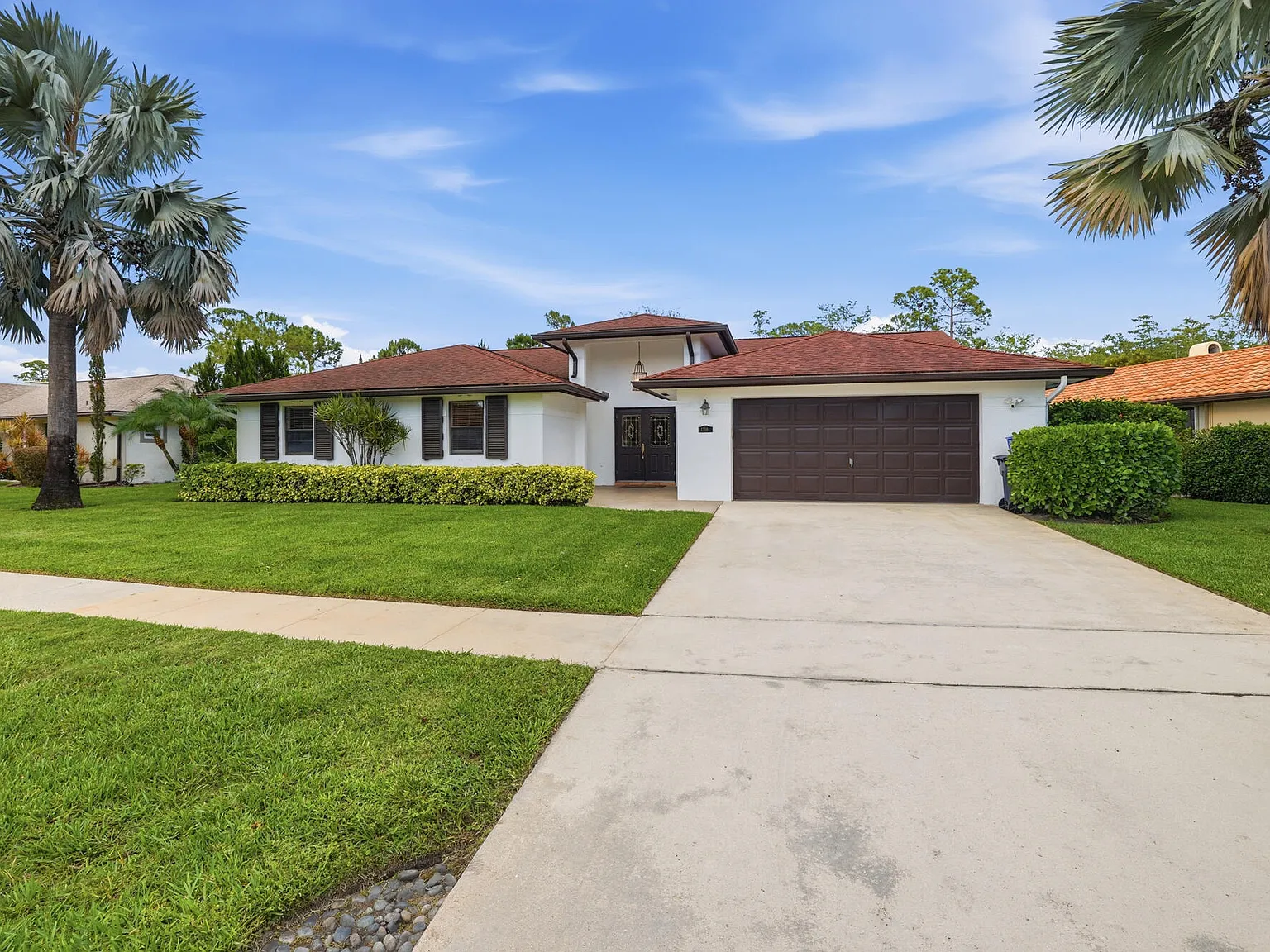 4 bed, 2.5 bath, 2422 sqft, $4,500 — Photo 2