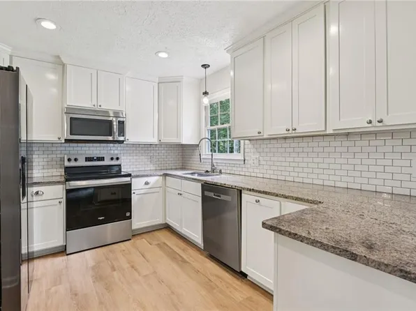 230 Oakridge Dr SE, Cartersville, GA 30121