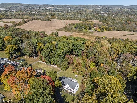 4th image of 73 Old Mountain Rd