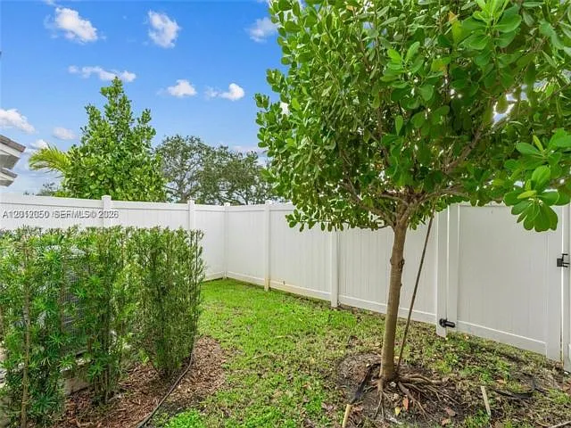 135 SW 171st Ln — Photo 10