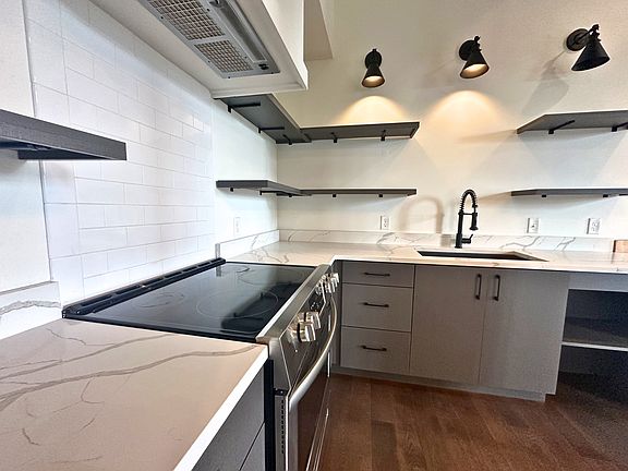 2nd image of 921 Dauphin St #3F