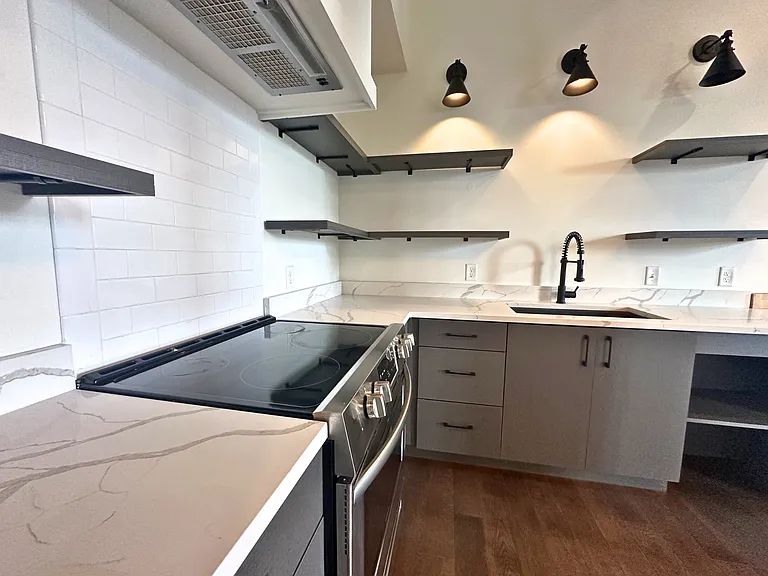 921 Dauphin St #4C — Photo 2