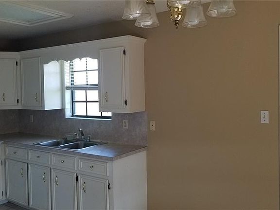 3rd image of 809 Los Tesoros Dr APT 4