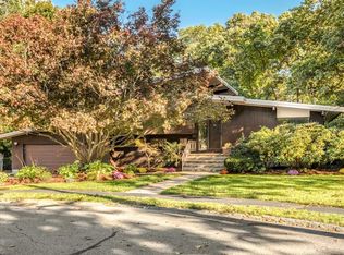 22 Parliament Ln, Woburn, MA 01801