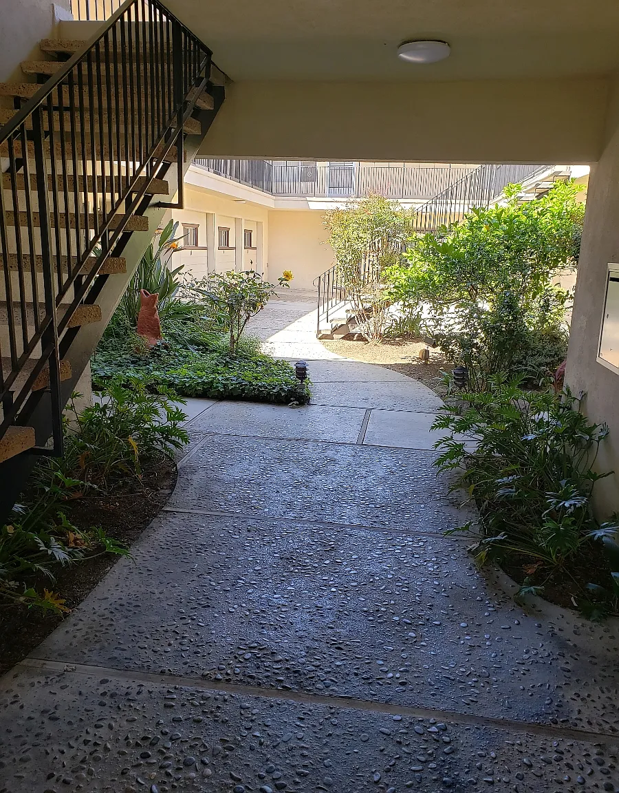 3 bed, 1235 sqft, $3,045 — Photo 3
