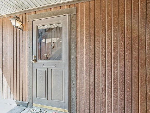 3rd image of 1084 Mersey Bend Dr APT A