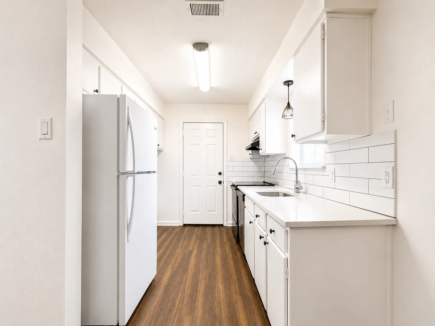 Darling, Updated & Move-In ReadyNo Carpet, Granite Countertops & Your Own Private Backyard! — Photo 4