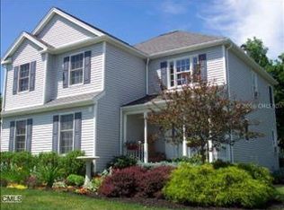 33 Reynolds Farm Ln, New Milford, CT 06776