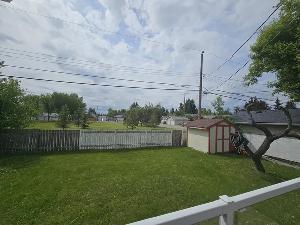 8315 NW Addison Dr SE #2, Calgary, AB T2H 1P2