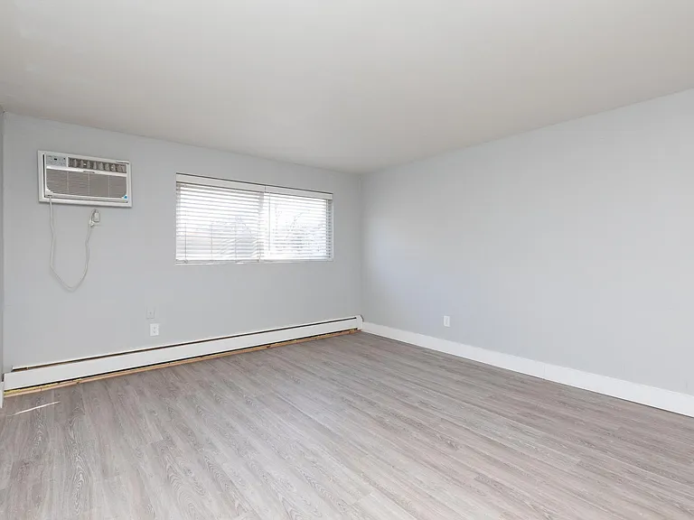 Wayne Court Apartments — Photo 8