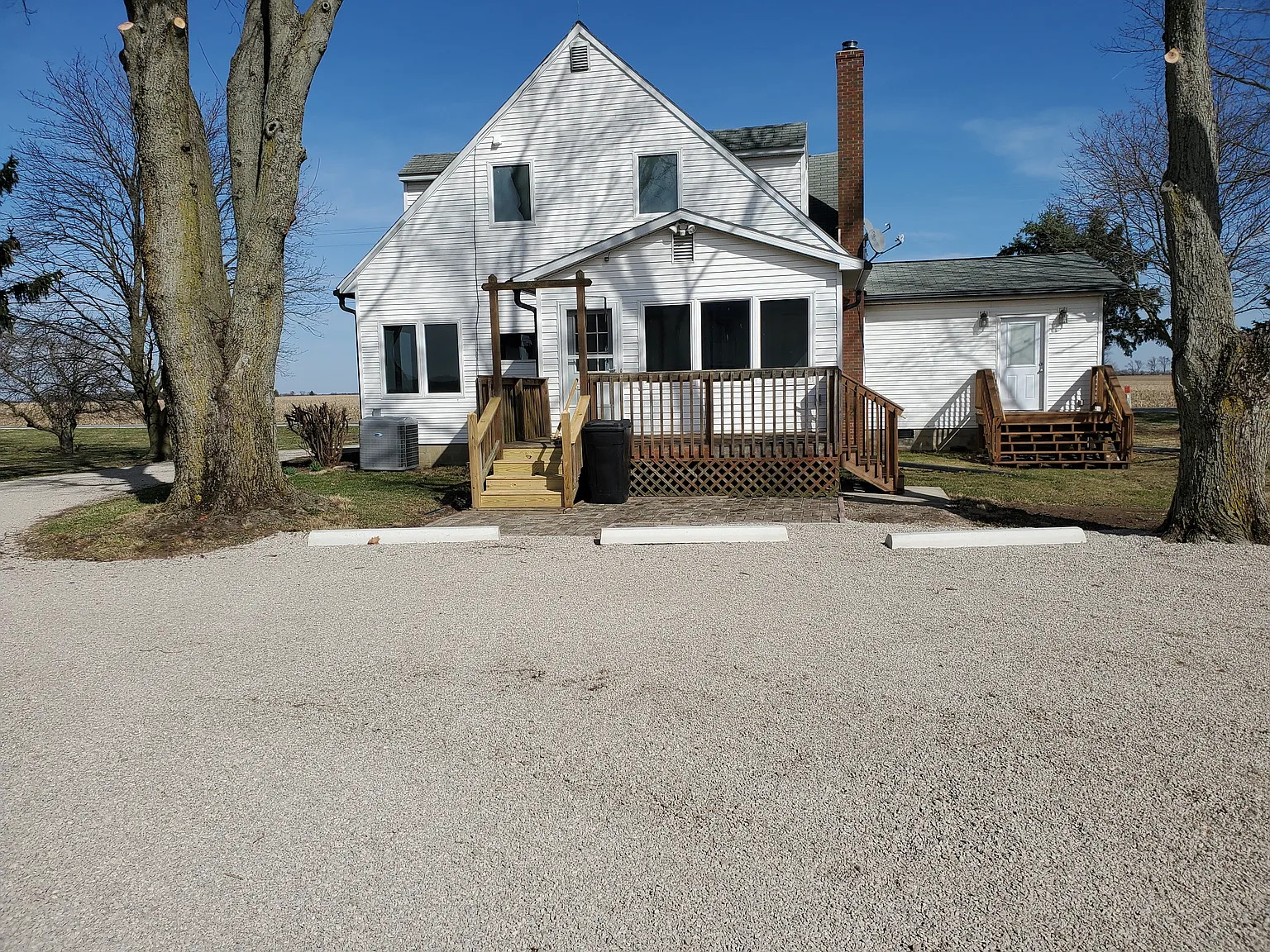 3 bed, 2.5 bath, 2358 sqft, $2,490 — Photo 1