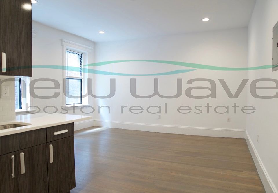 2nd image of 56 Queensberry St APT 14