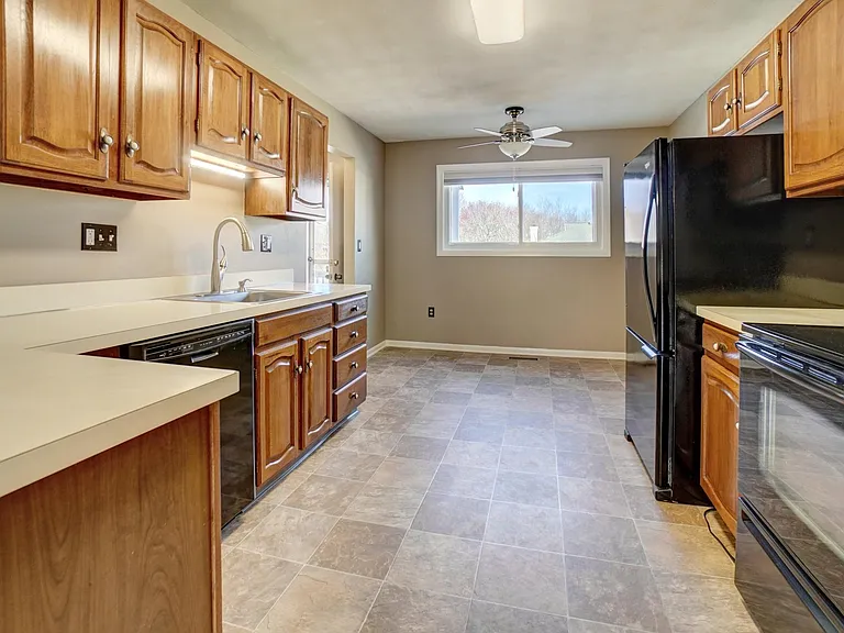 165 Pheasant Ln — Photo 17