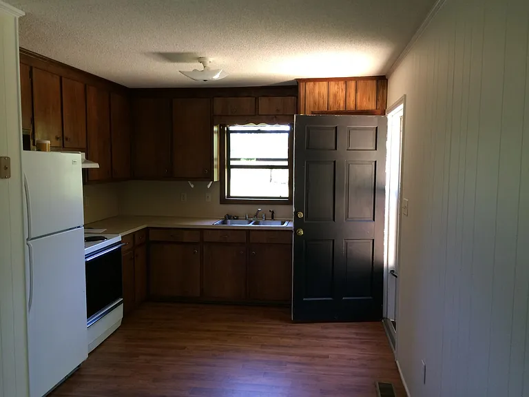 155 Thore Dr #B — Photo 6