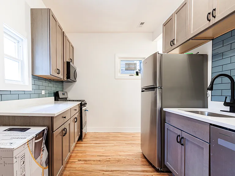 1742 N California Ave #1R — Photo 13
