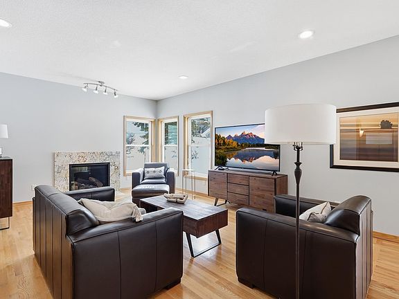 2nd image of 1005 Crystal Lake Rd W