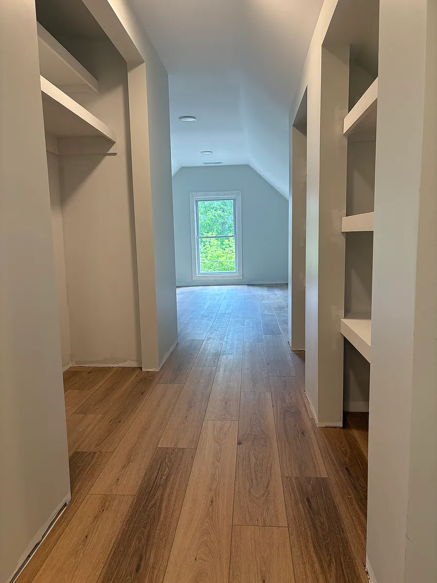 Building Photo - 469 Amherst St #3F