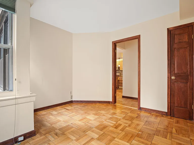 155 E 38th St #5L — Photo 7