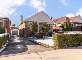 52 Richardson Ave, Toronto, ON M6M3R9